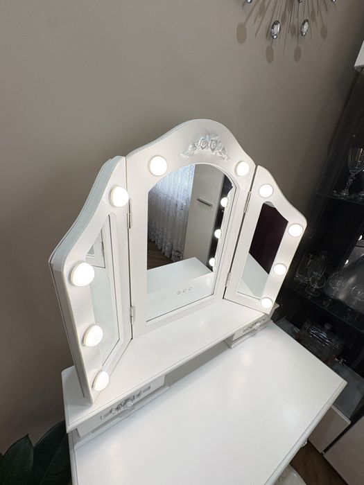 Toaletka biała ze swiatłem led