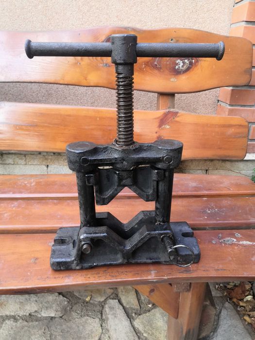 Тиски трубные родом из СССР.