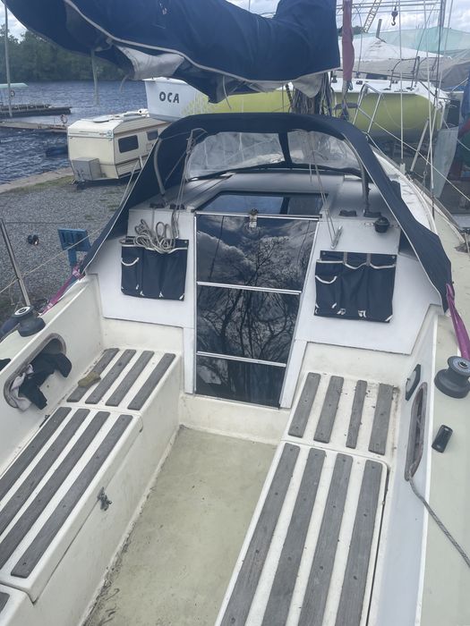 Яхта парусная Jaguar 27