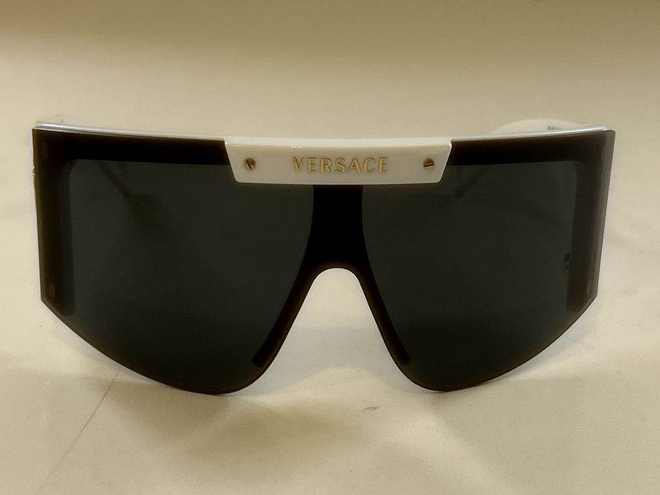 Óculos de sol Versace VE4393 bancos, como novos em óptimo estado