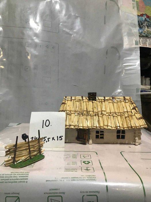 Продам виготовлену власноруч Тарасову хату (24 х 15,5 х 15 см)