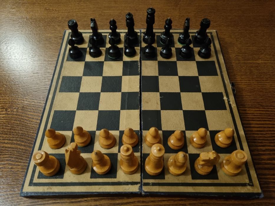 Stare szachy drewniane