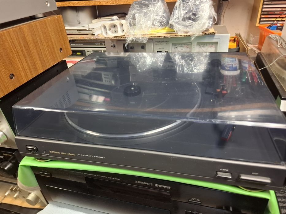 Gramofon Fisher MT-580