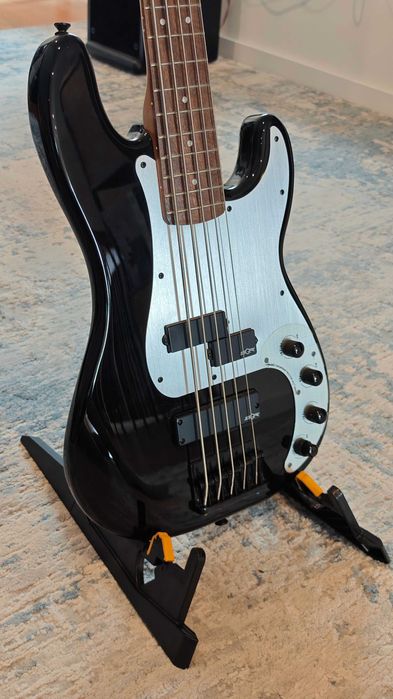Gitara basowa Squier Contemporary Active Precision Bass PH V LRL BLK