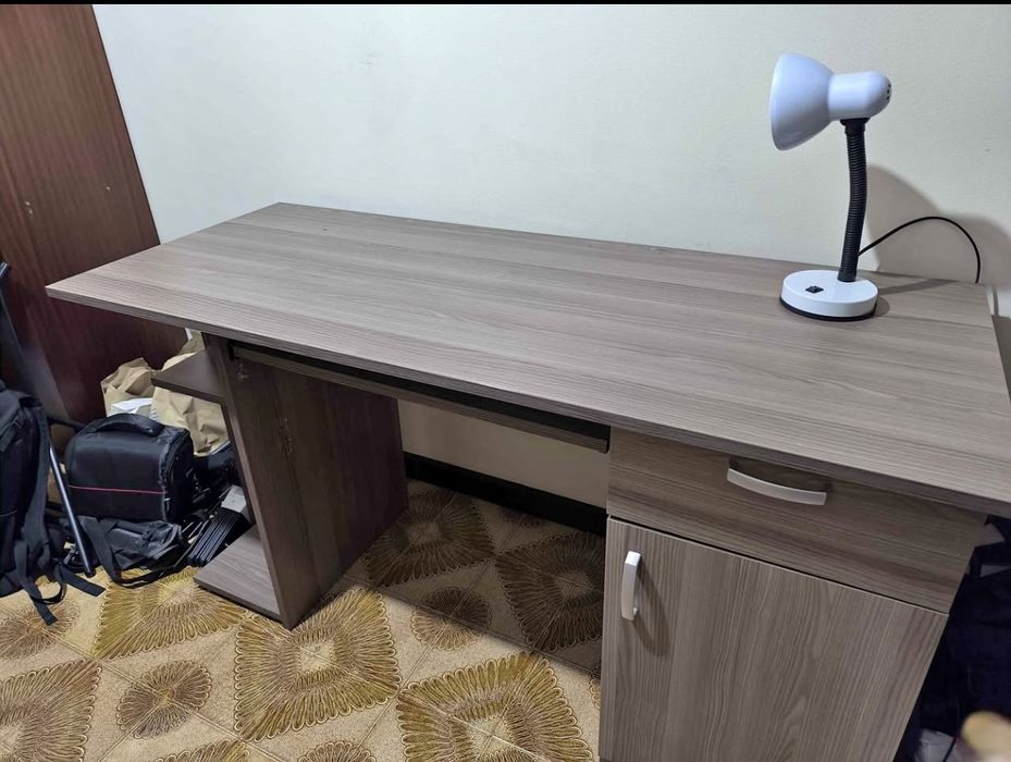 Mesa de escritório em ótimo estado
