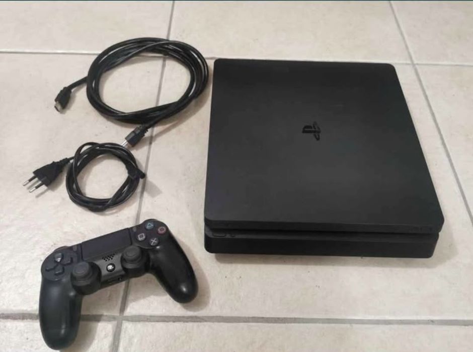 PLAYSTATION 4 c/ comando