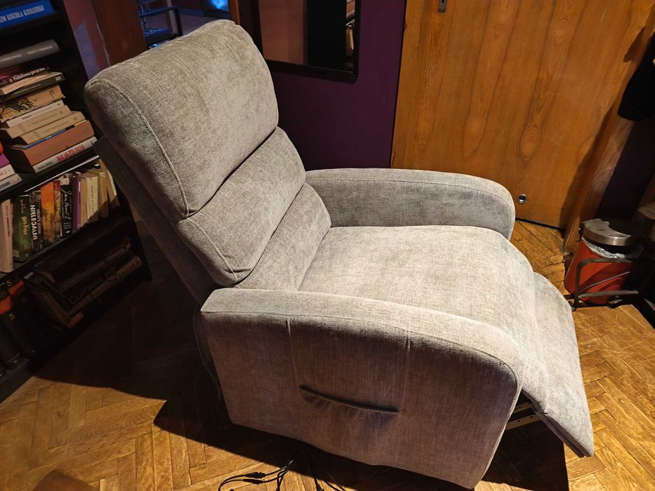 Fotel rozkładany elektrycznie