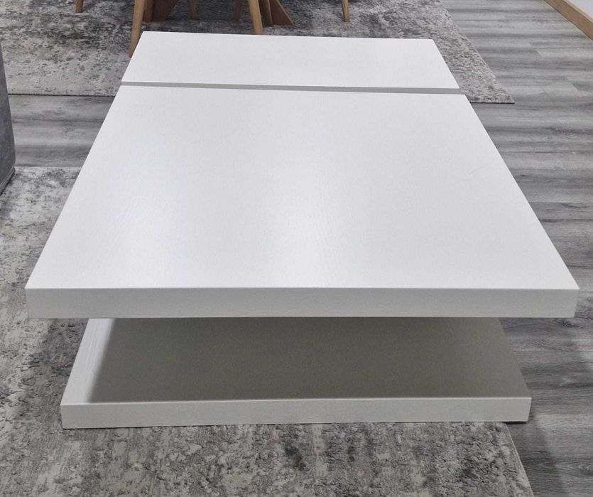 Mesa de centro branco em madeira