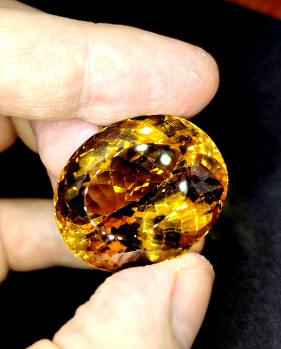 Редкий крупный цитрин коллекционный яркого цвета сертификат