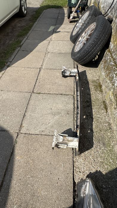 Belka zderzska tył toyota prius plus