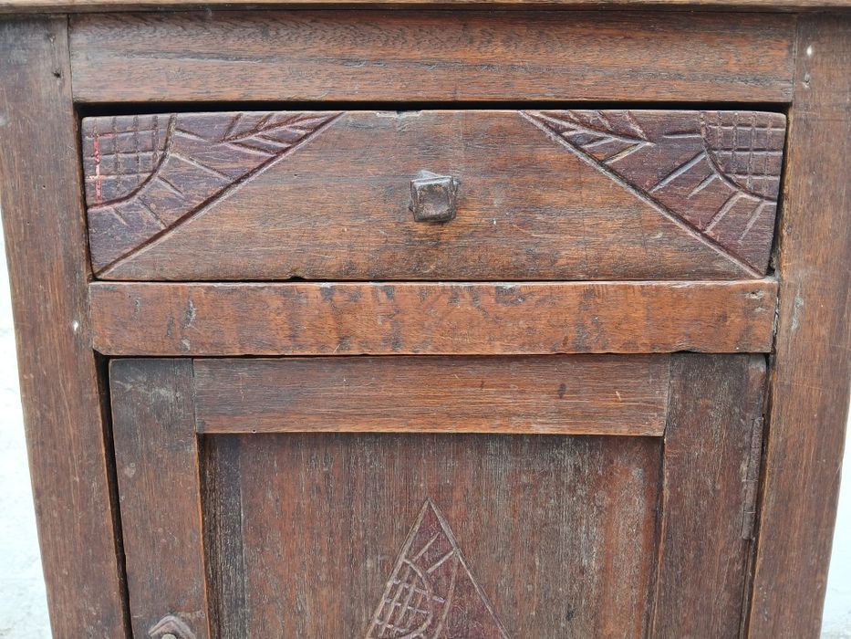 Mesa de cabeceira antiga