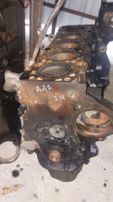 блок двигуна T4 2.4D AAB поршня шатуни