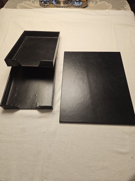 Protecção de secretaria e 2 tabuleiros em pele s