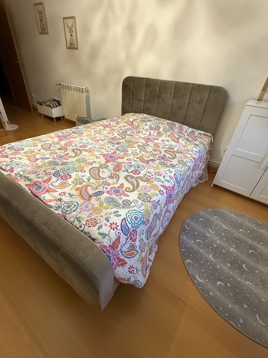 Cama com estrado