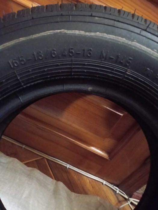 Продам две новые шины М-145 (165-13/6,45-13) на Москвич, ВАЗ, ЛуаЗ.