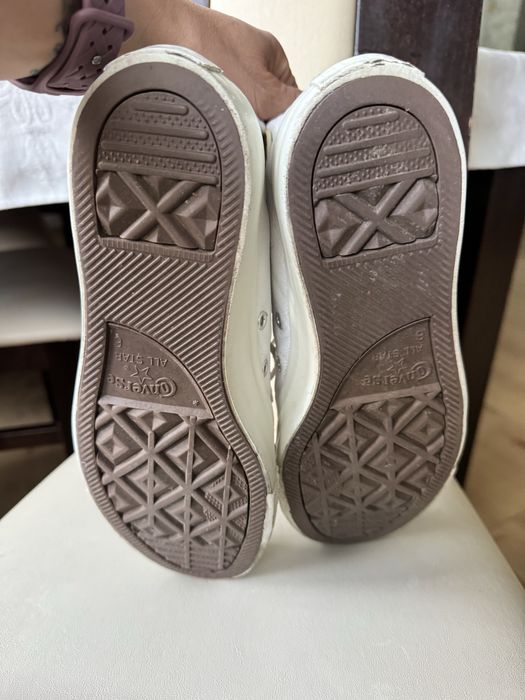 Białe skórzane trampki converse 39