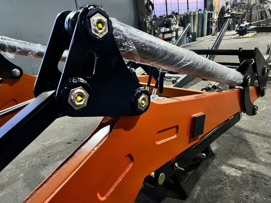 Быстросъёмный погрузчик КУН-1800 на трактор МТЗ ЮМЗ Т-40 с ковшом 1 м3