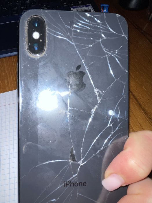 Продам iphone  X на запчастини або під відновлення