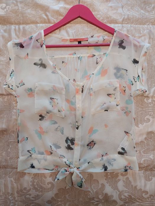 Blusa Bershka com borboletas