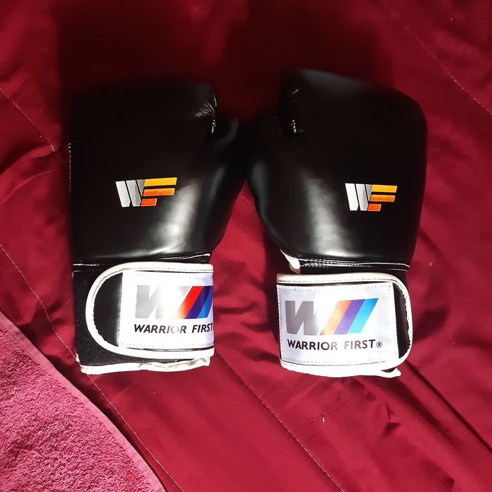 Luvas de desportos de combate.