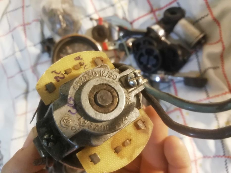 Автозапчастини різні 1 лотом