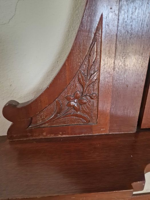 Móvel antigo tipo cómoda