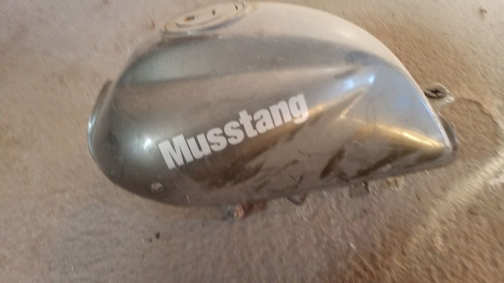 Бензобака мопед мустанг динго дінго є 2 штуки