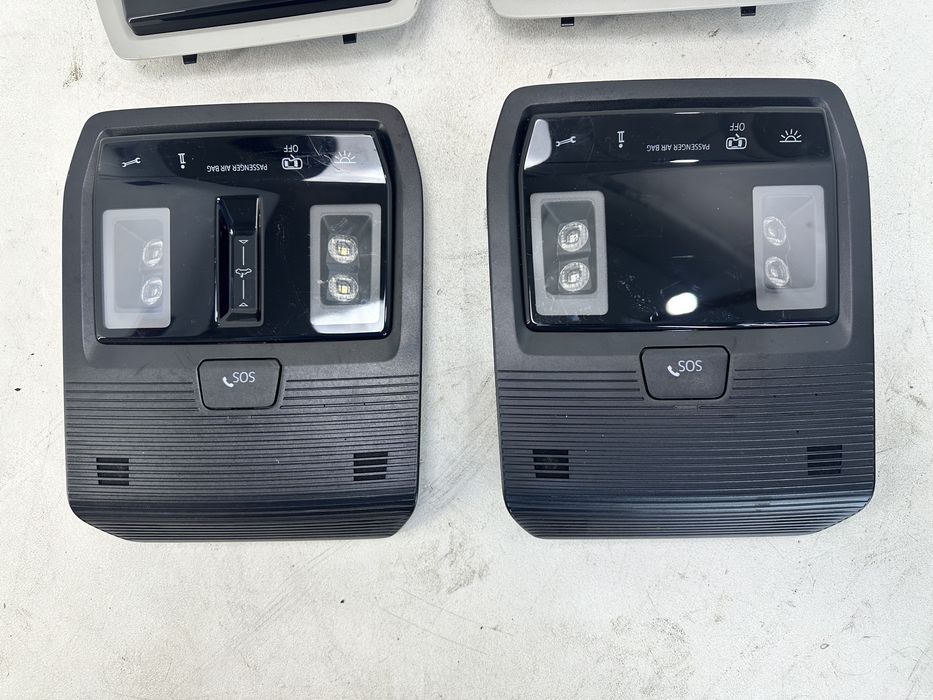 Volkswagen Golf VIII lampka podsufitki SOS kabiny przód VW przednia