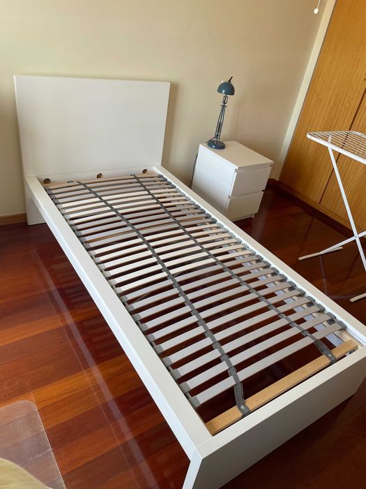Cama Solteiro com Estrado