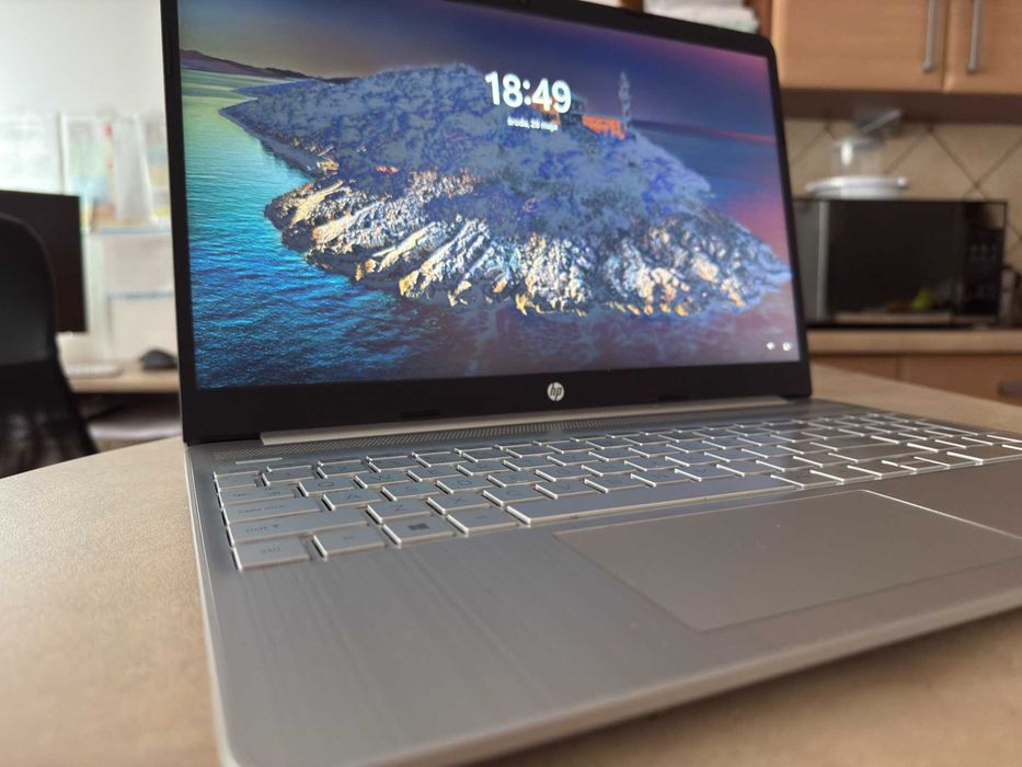 Laptop HP 15s 15,6" AMD Ryzen 5 3500U 8GB RAM 512GB SSD Win11