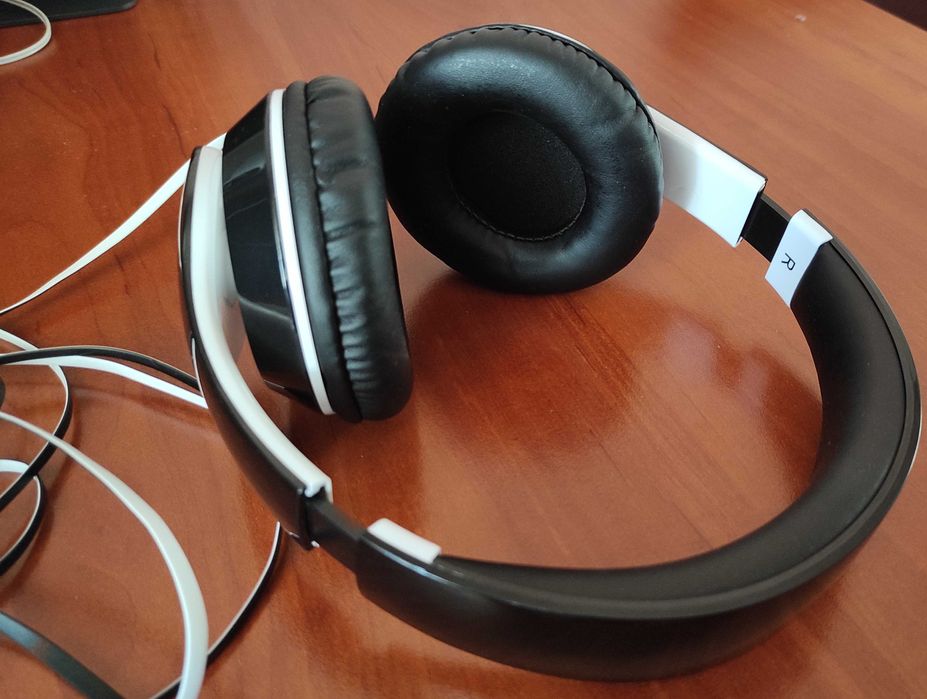 стильные наушники с микрофоном Sven AP-940MV (состояние идеальное)