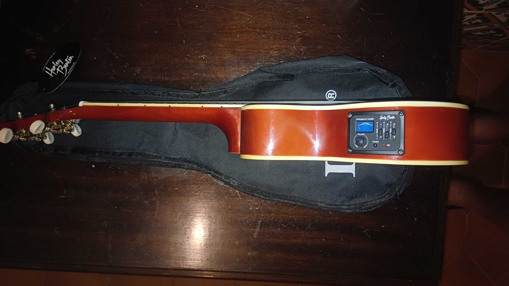 Ukulele Soprano Harley Benton  eletro-acústico + cordas AnueAnue