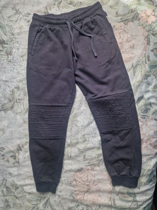 Spodnie chłopięce dresowe Lincoln & Sharks 146 cm