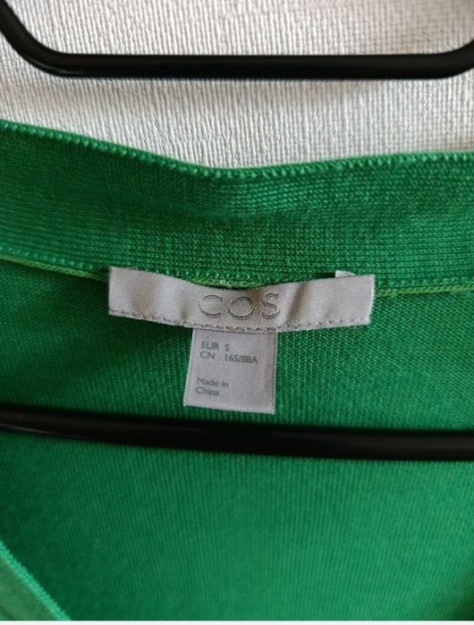 Зелений кардиган від COS із шовку