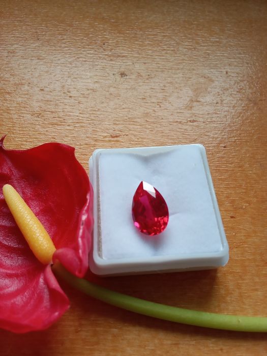 Painite de 4,25 Quilates  Uma Raridade que Transcende o Tempo