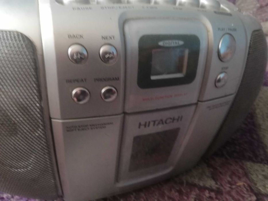 магнітола Hitachi