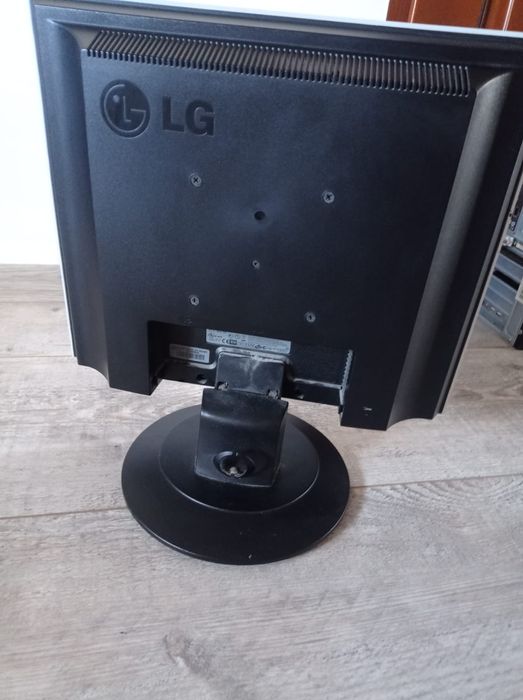 Monitor LG.     .