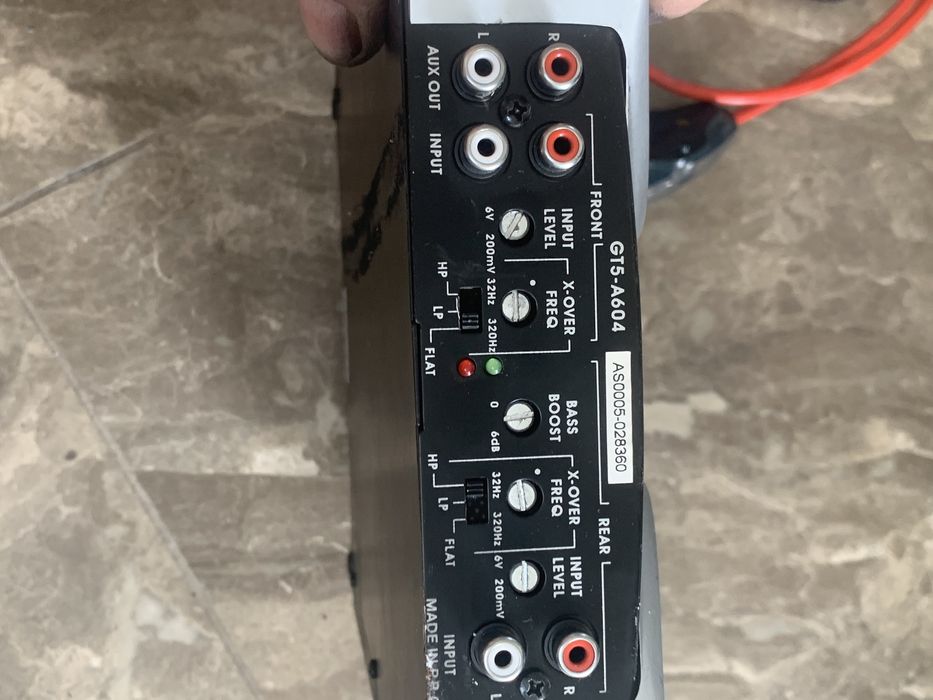 Продам уселитель JBL