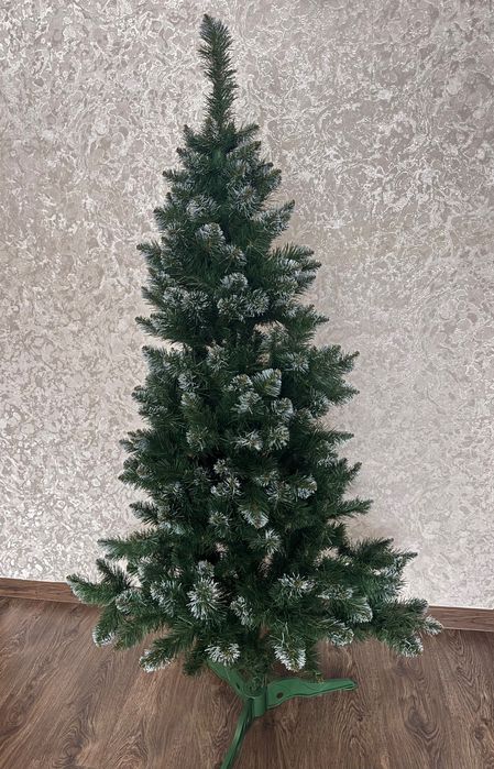 Ялинка Версаль із засніженими кінчиками