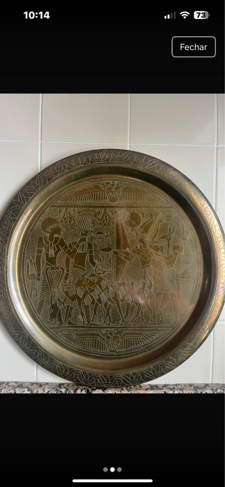 Pratos decorativos em latão sem marca.