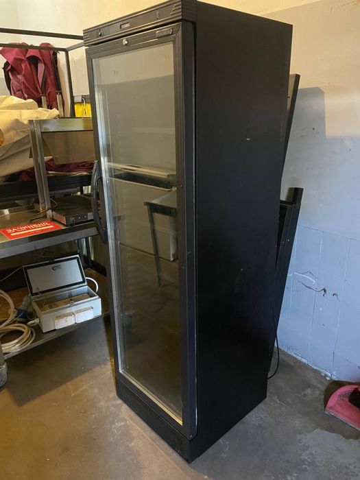 Холодильна шафа Tefcold CEV BLACK