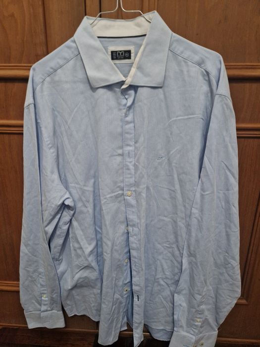 Conjunto de camisas de marca