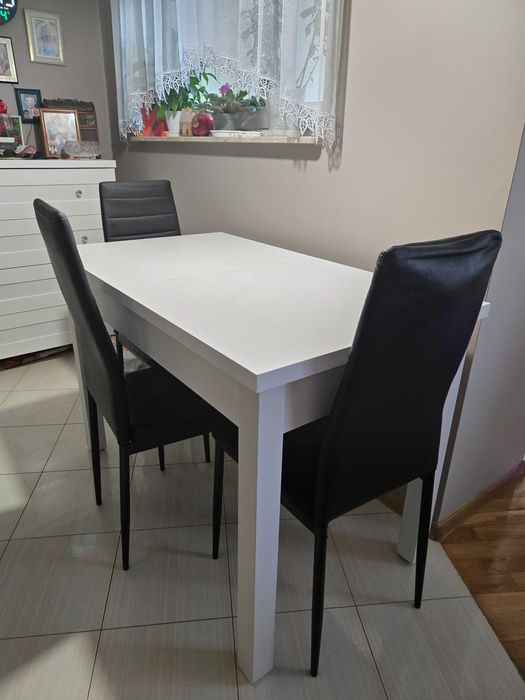 Krzesła czarne tapicerowane