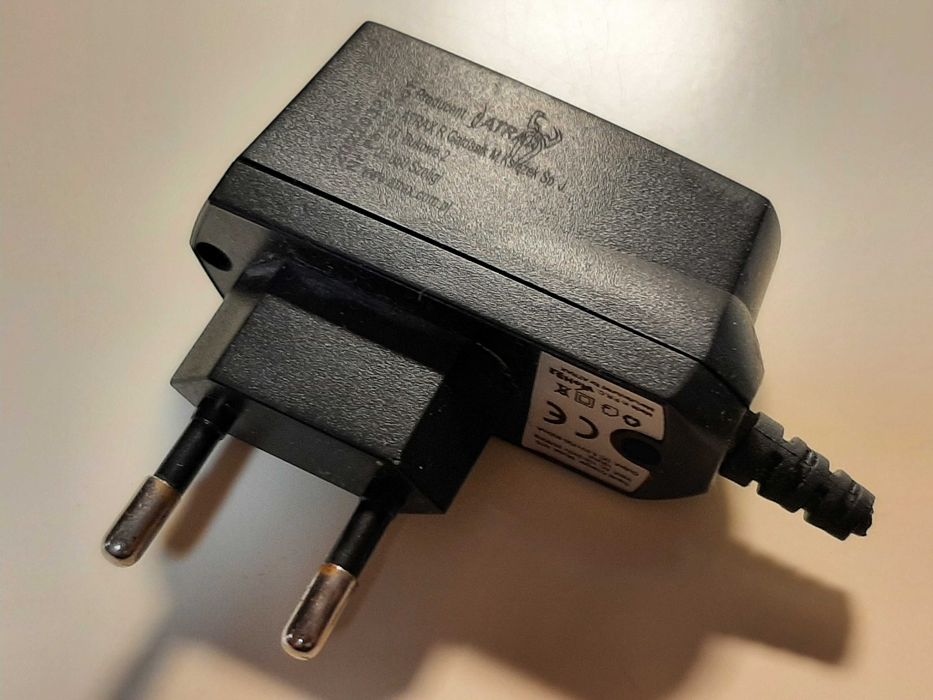 zasilacz-ładowarka 5 V max. 800 mA — bez kabla