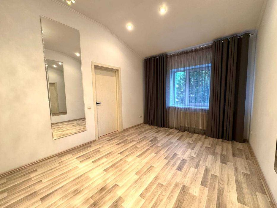 Котедж  з власним гаражем  Петра Полтави центр   300000