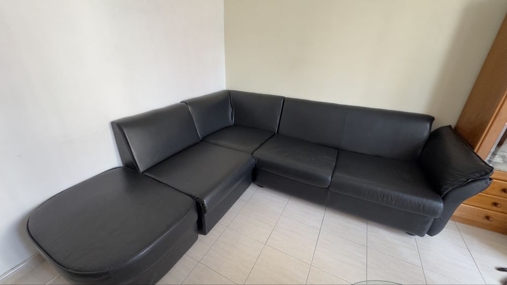 Sofá preto modoluar de canto