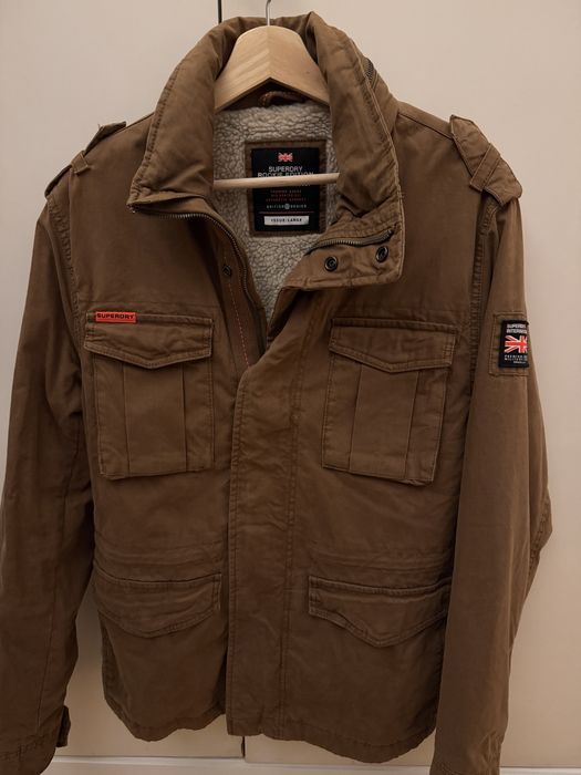 Casaco superdry cor de mel forrado e com bolsos