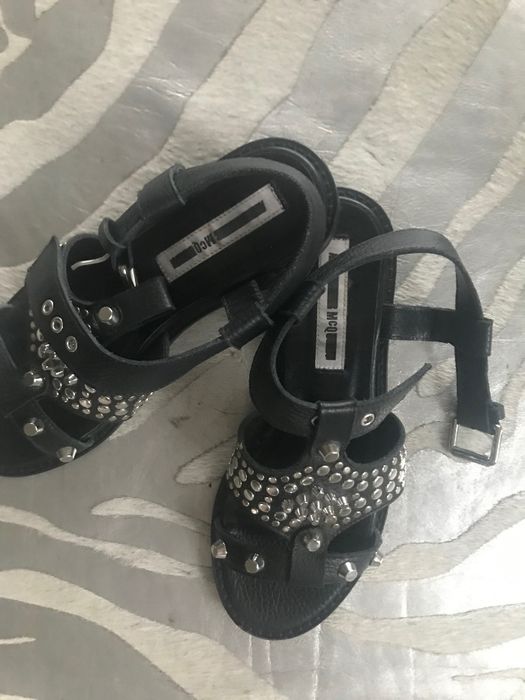 włoskie sandały MCQ