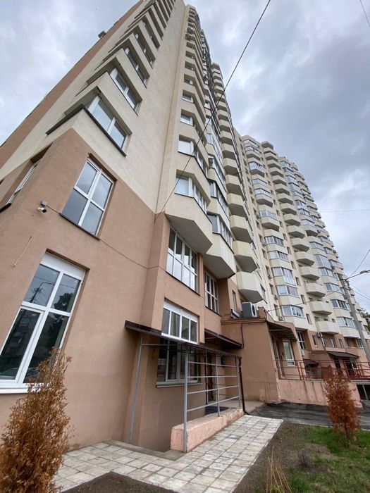 Продаж приміщення в цокольному поверсі