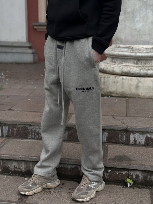 Штаны есентиалс серые мужские штаны  essentials серые спортинвые весна